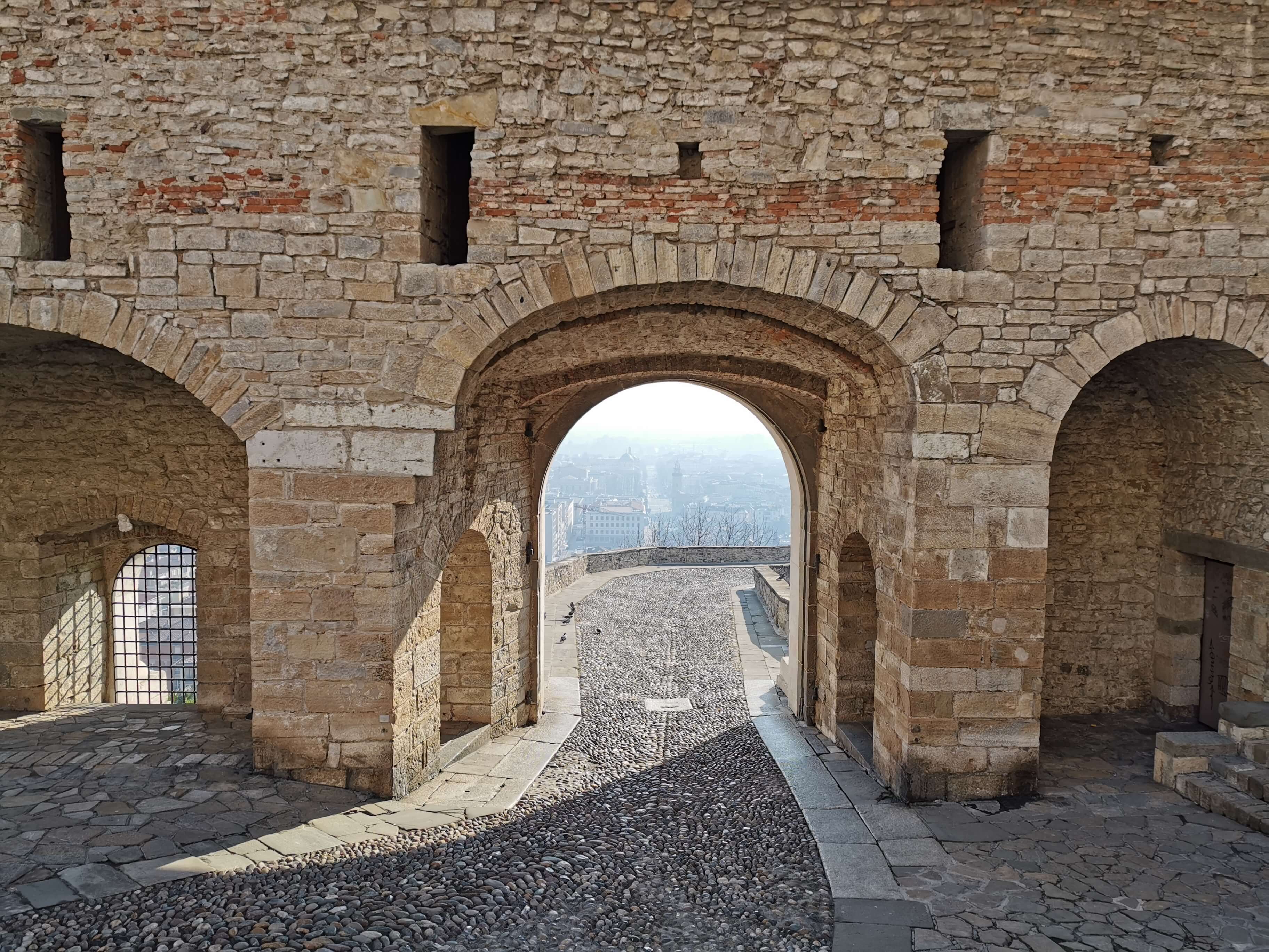 Bergamo-porta-san-giacomo-retro.jpg